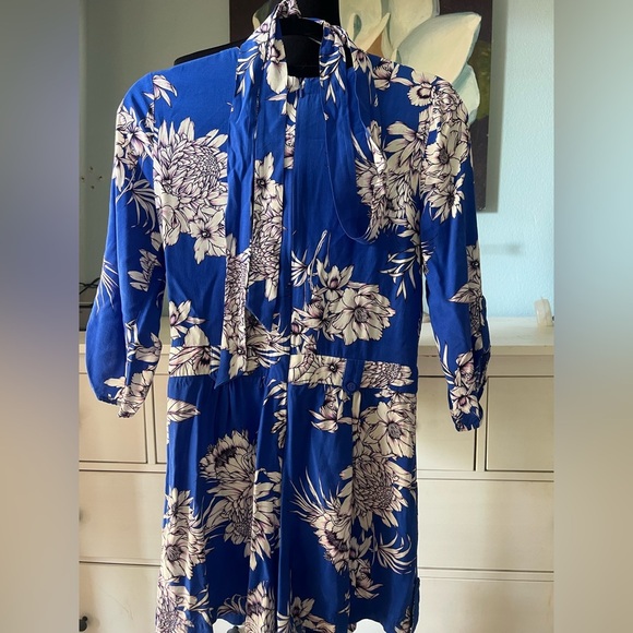 Yumi Kim Blue Floral Wrap Romper Size S Tropical Print Resort Summer One Piece - Picture 4 of 4